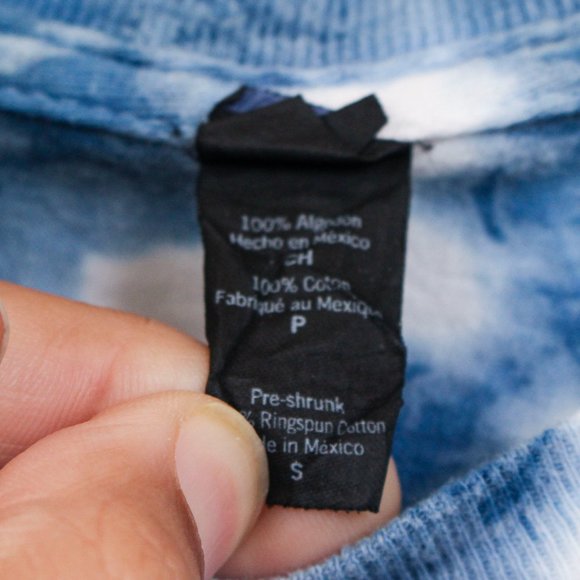 Miley Cyrus Shirt Womens Blue White Small 2014 Bangerz Tour Tie-Dyed Tee - Picture 3 of 6